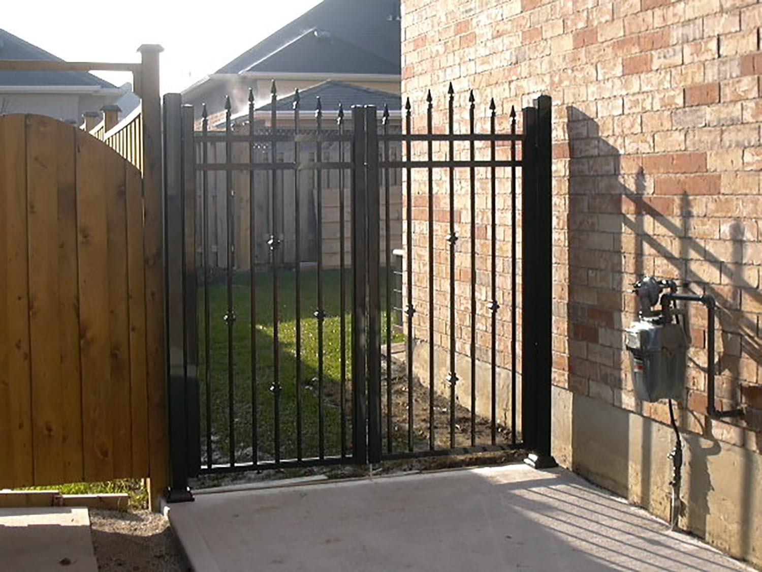 aluminum fencing gate