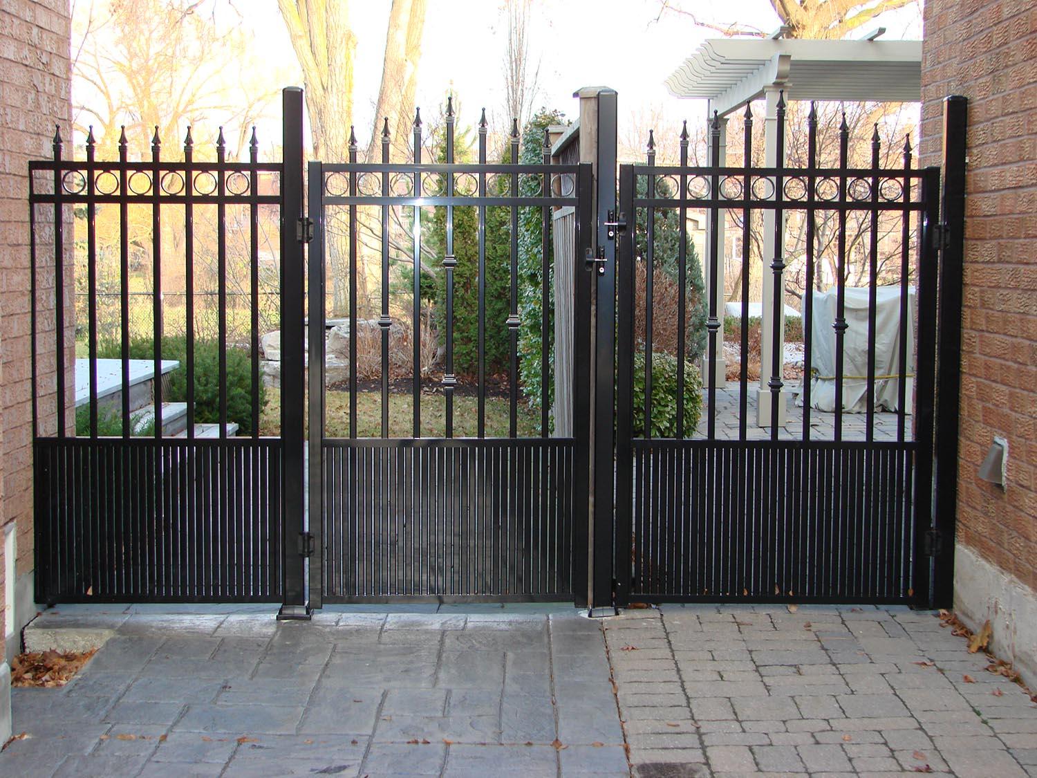 Aesthetics And Durability Discover The Benefits Of Aluminum Fencing 