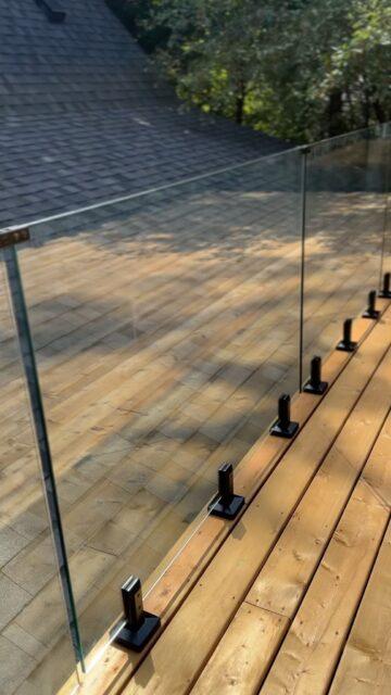 Balcony Frameless Glass Railings #glassrailings #framelessglass #balconyrailing #modernarchitecture #balconygoals  #deckdesign #customfabrication #torontoarchitecture #artmetalworkshop #madeincanada #constructionlife #architecturaldesign #homerenovation #luxurybalcony