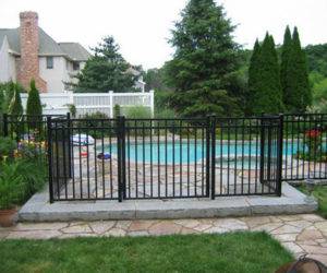 Ornamental-Aluminum-Backyard-Fence