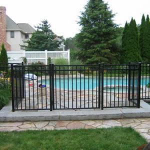 Ornamental-Aluminum-Backyard-Fence