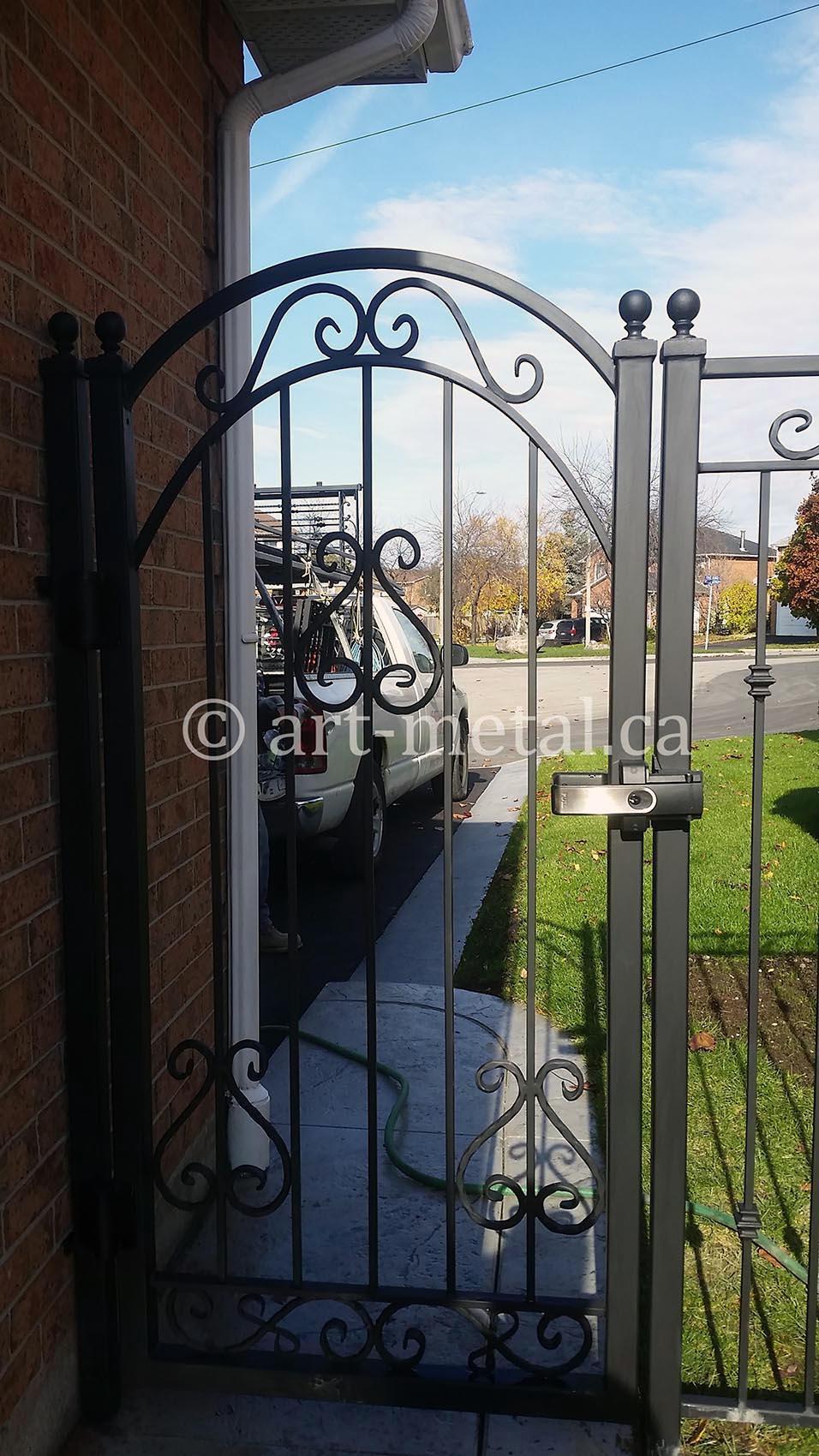 16042-steel-fence-0814