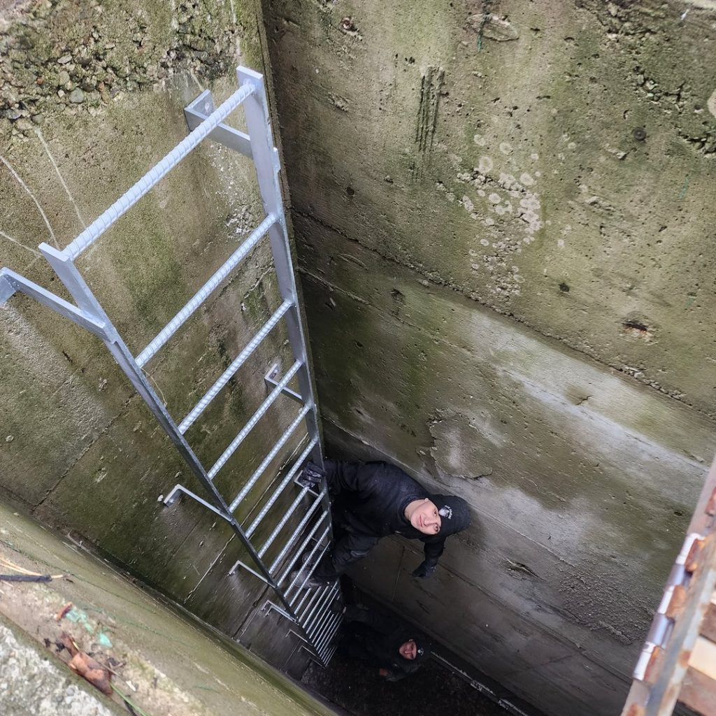 cage-ladders-narrow-shaft-wall-access-ladder