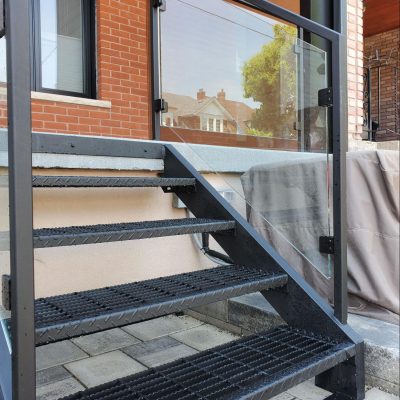 how to build deck stairs